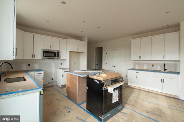 9 REDKIST DR, Mullica Hill, NJ 08062