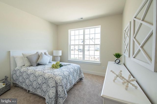 9 REDKIST DR, Mullica Hill, NJ 08062