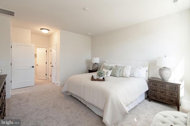 9 REDKIST DR, Mullica Hill, NJ 08062