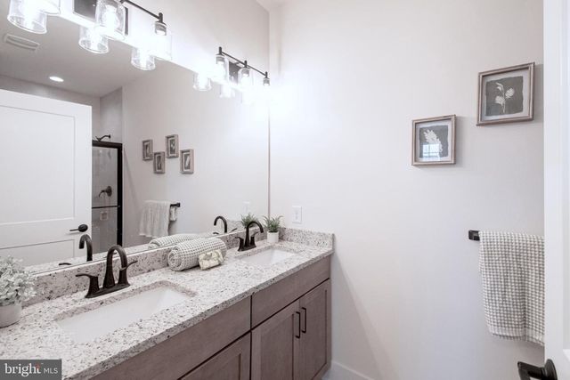 9 REDKIST DR, Mullica Hill, NJ 08062