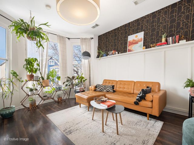 3611 W Diversey Avenue, Chicago, IL 60647