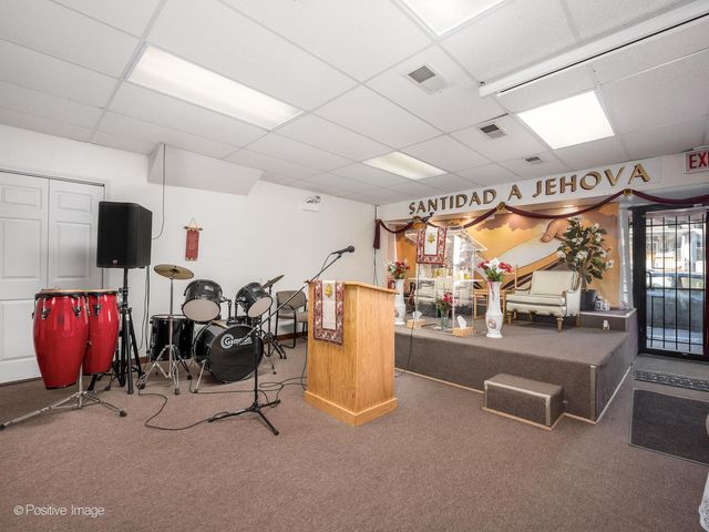 3611 W Diversey Avenue, Chicago, IL 60647