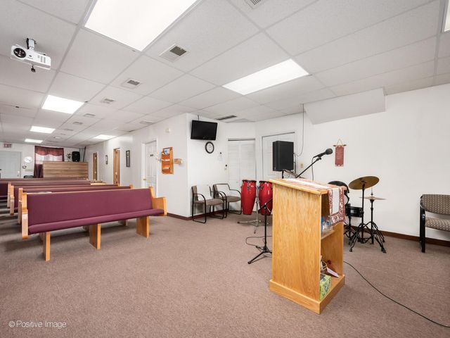 3611 W Diversey Avenue, Chicago, IL 60647