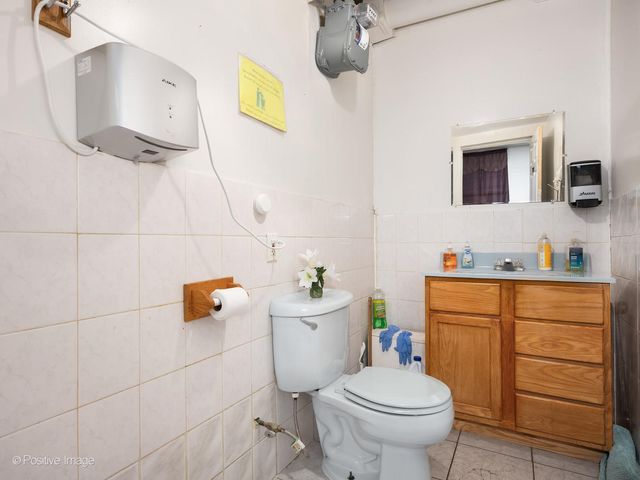 3611 W Diversey Avenue, Chicago, IL 60647