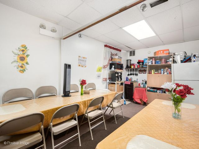 3611 W Diversey Avenue, Chicago, IL 60647