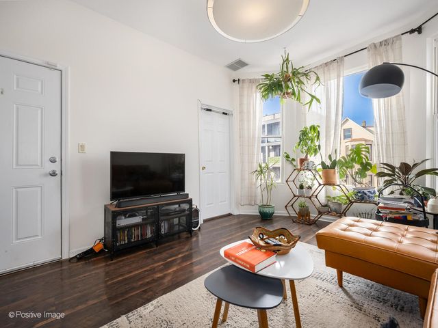 3611 W Diversey Avenue, Chicago, IL 60647