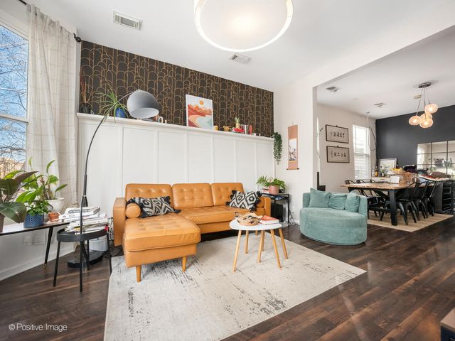 3611 W Diversey Avenue, Chicago, IL 60647