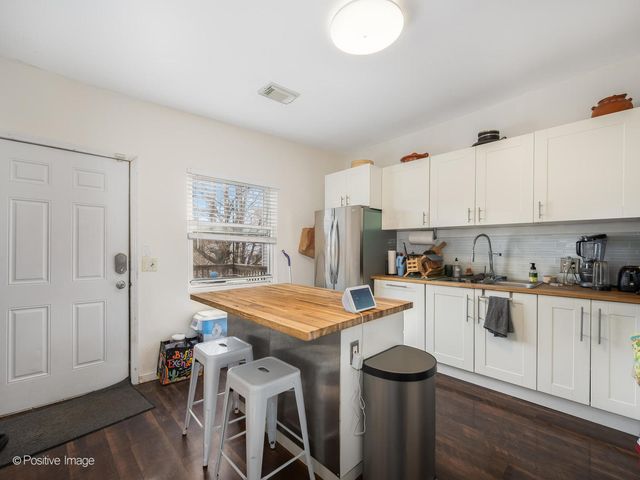 3611 W Diversey Avenue, Chicago, IL 60647