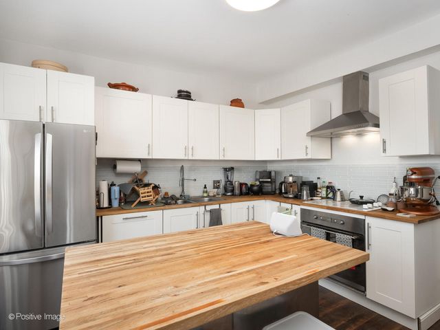 3611 W Diversey Avenue, Chicago, IL 60647