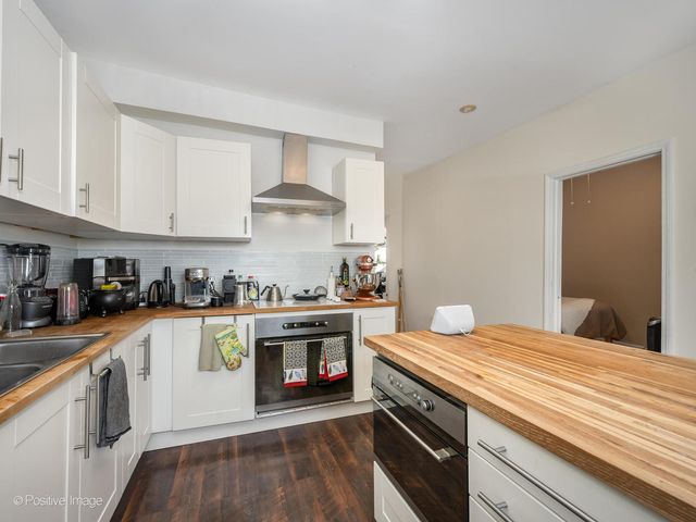3611 W Diversey Avenue, Chicago, IL 60647