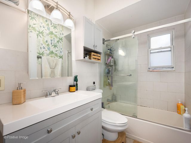 3611 W Diversey Avenue, Chicago, IL 60647
