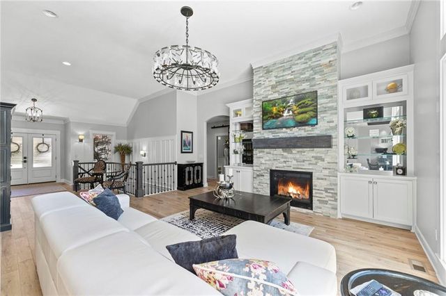 24775 W 98th Street, Lenexa, KS 66227