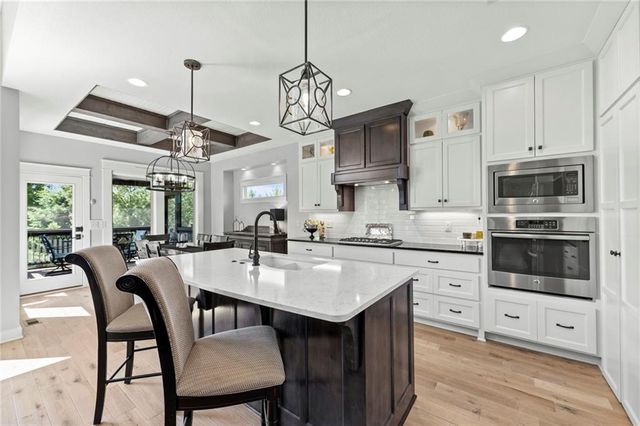 24775 W 98th Street, Lenexa, KS 66227
