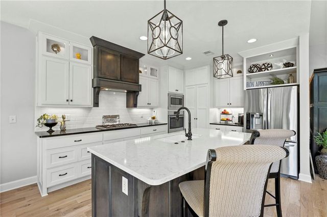 24775 W 98th Street, Lenexa, KS 66227