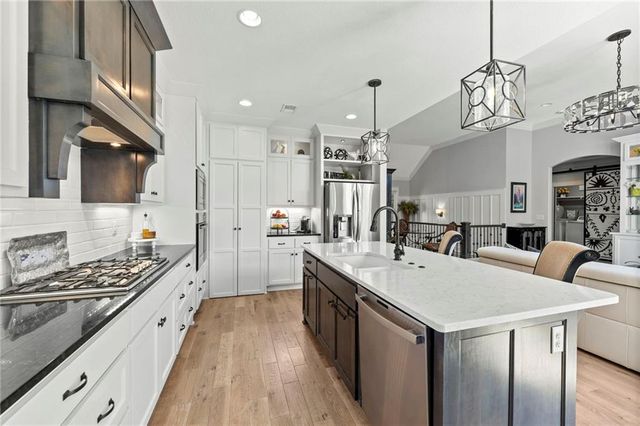 24775 W 98th Street, Lenexa, KS 66227