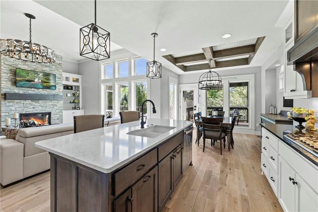 24775 W 98th Street, Lenexa, KS 66227