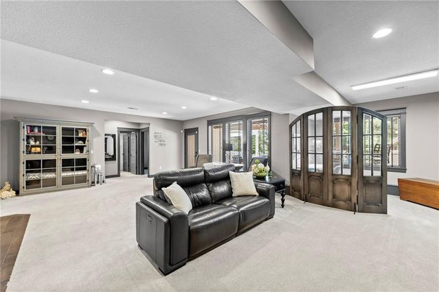 24775 W 98th Street, Lenexa, KS 66227