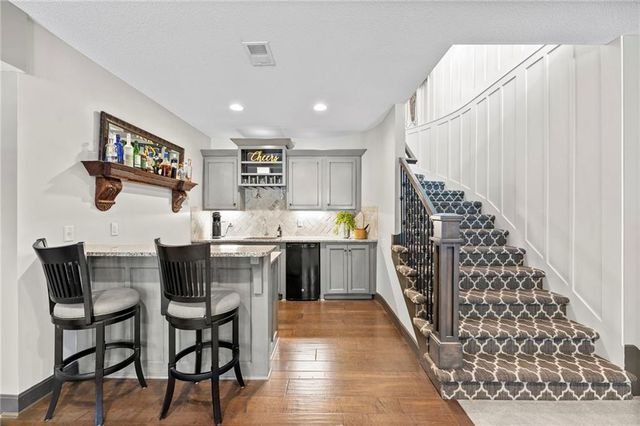 24775 W 98th Street, Lenexa, KS 66227