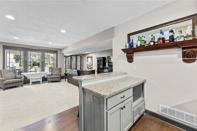 24775 W 98th Street, Lenexa, KS 66227