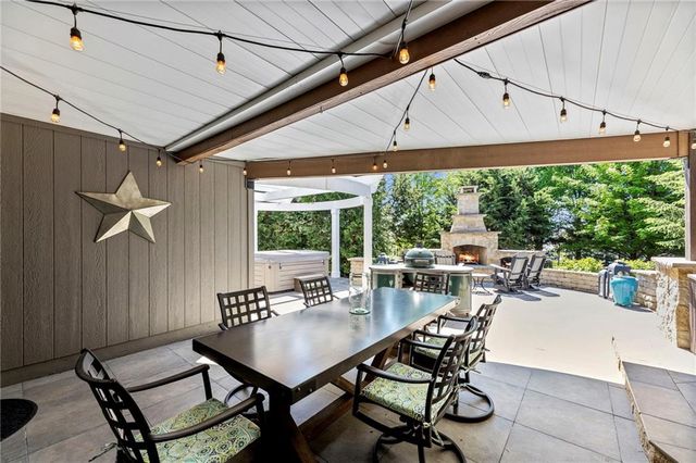 24775 W 98th Street, Lenexa, KS 66227