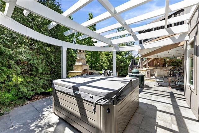 24775 W 98th Street, Lenexa, KS 66227