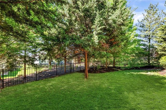 24775 W 98th Street, Lenexa, KS 66227