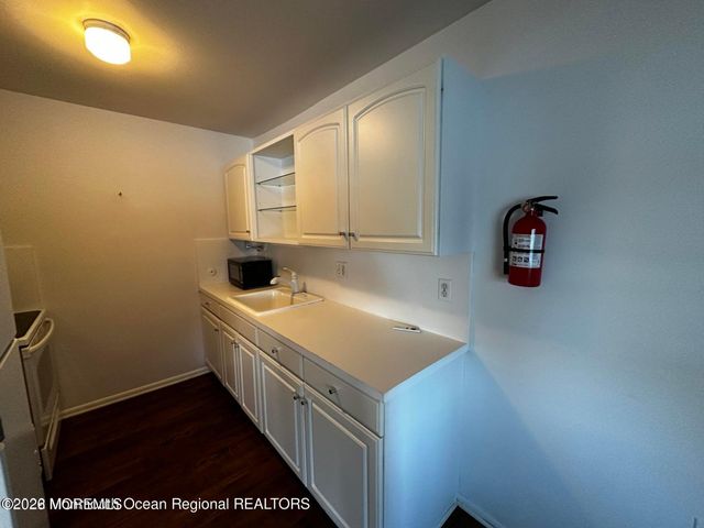 106 E Edinburgh Lane, Lakewood, NJ 08701