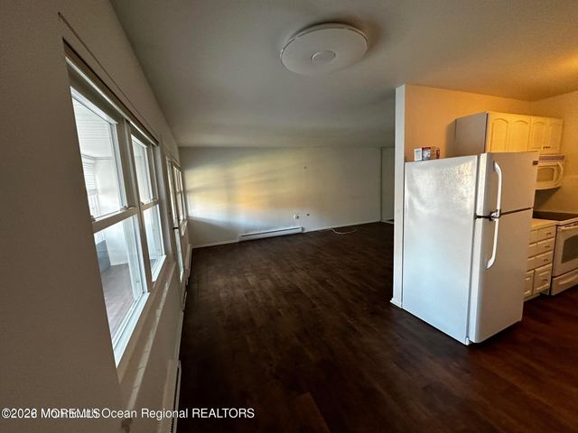 106 E Edinburgh Lane, Lakewood, NJ 08701
