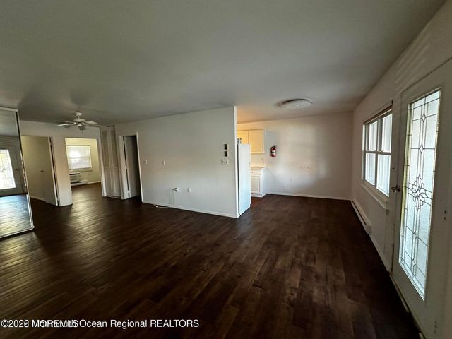 106 E Edinburgh Lane, Lakewood, NJ 08701