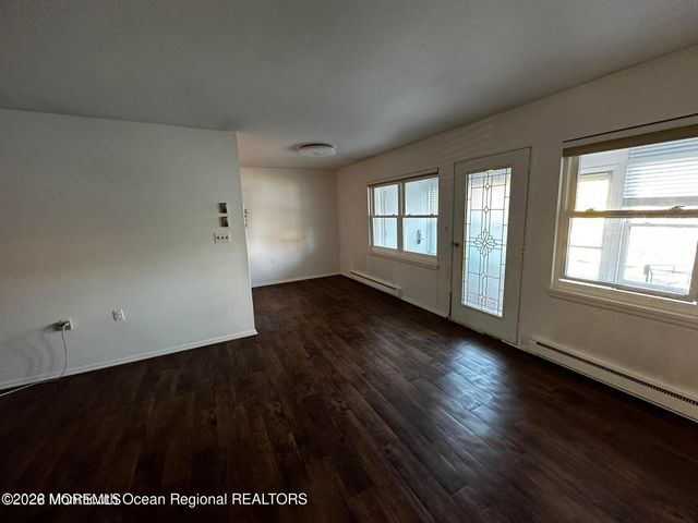 106 E Edinburgh Lane, Lakewood, NJ 08701