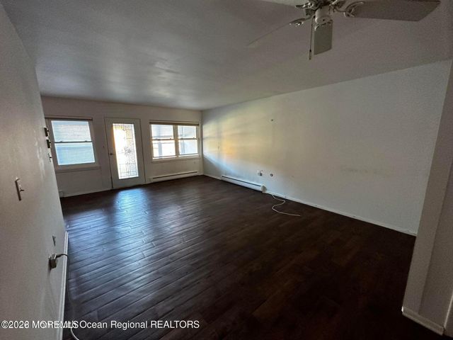 106 E Edinburgh Lane, Lakewood, NJ 08701