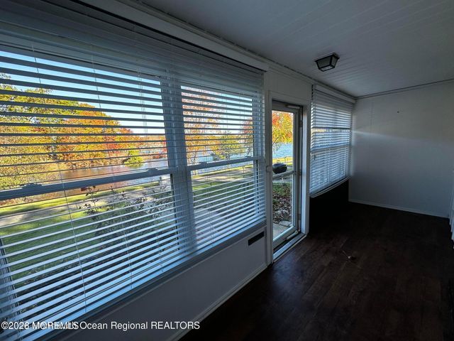 106 E Edinburgh Lane, Lakewood, NJ 08701