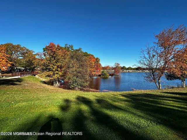 106 E Edinburgh Lane, Lakewood, NJ 08701