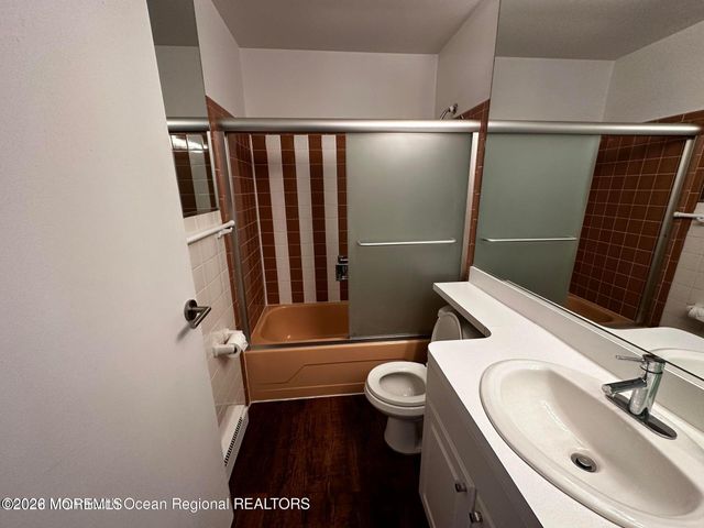 106 E Edinburgh Lane, Lakewood, NJ 08701