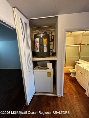 106 E Edinburgh Lane, Lakewood, NJ 08701