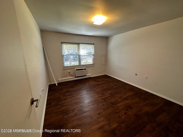 106 E Edinburgh Lane, Lakewood, NJ 08701
