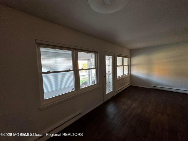 106 E Edinburgh Lane, Lakewood, NJ 08701