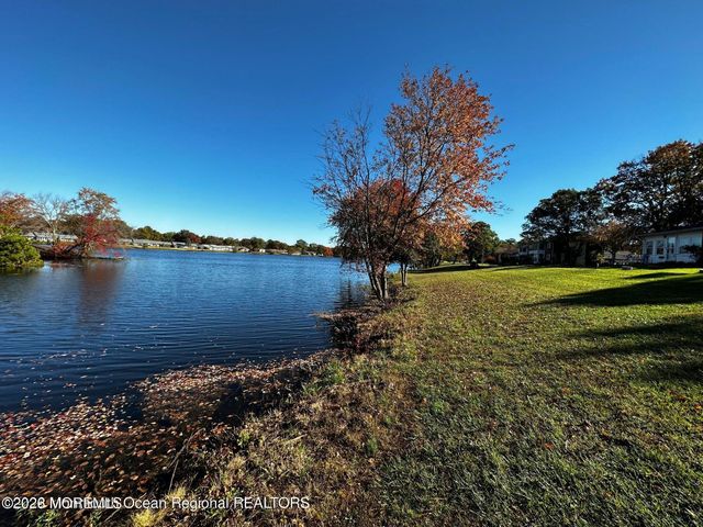 106 E Edinburgh Lane, Lakewood, NJ 08701