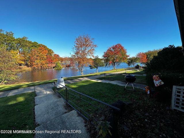106 E Edinburgh Lane, Lakewood, NJ 08701