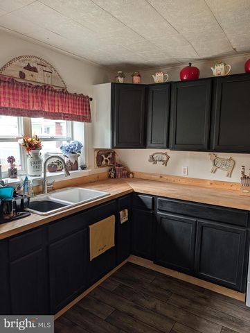 331 E 3RD ST, Mount Carmel, PA 17851