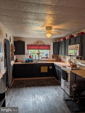 331 E 3RD ST, Mount Carmel, PA 17851