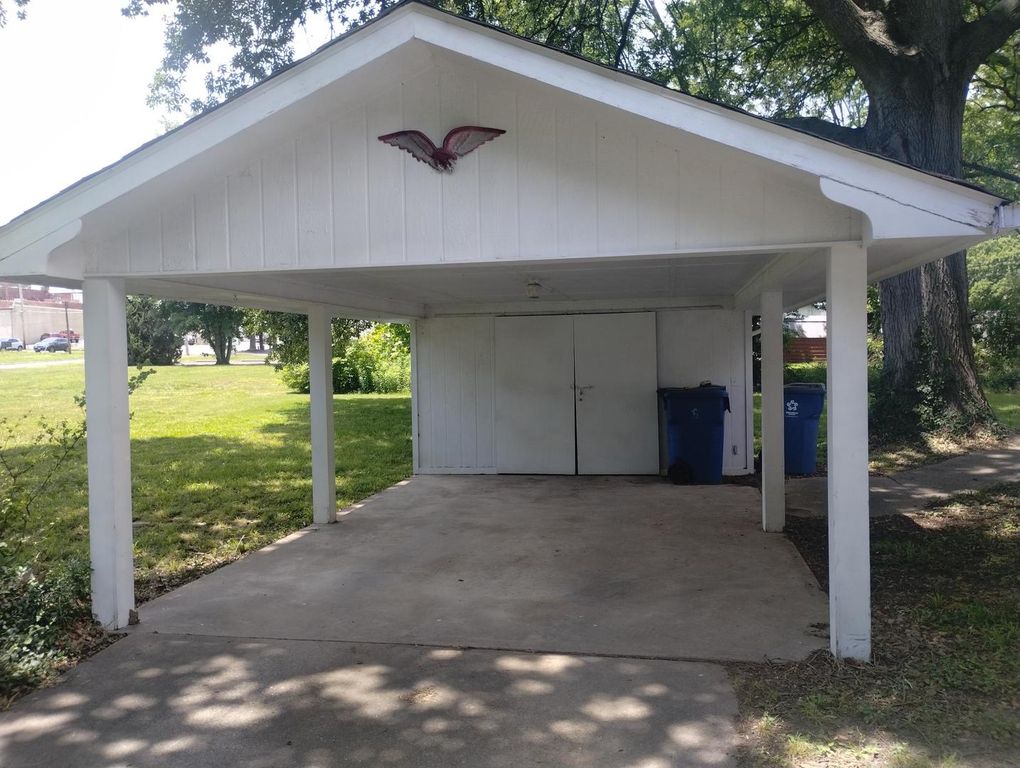 Image 2 of property listing at 207 N 8th Street, Mt Vernon, IL 62864