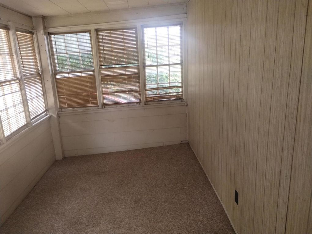 Image 12 of property listing at 207 N 8th Street, Mt Vernon, IL 62864