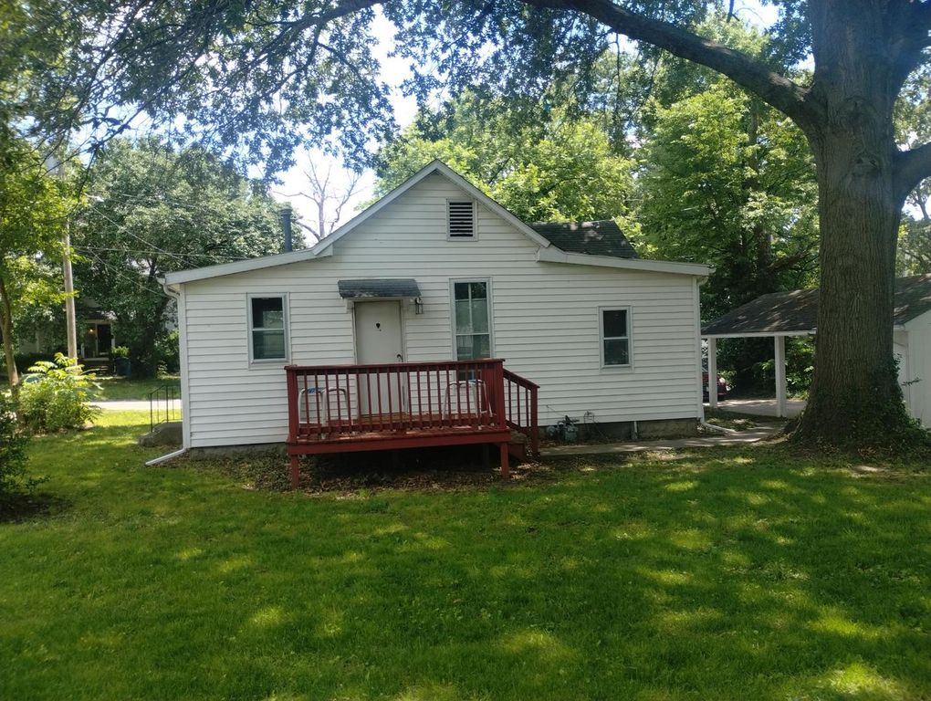 Image 4 of property listing at 207 N 8th Street, Mt Vernon, IL 62864