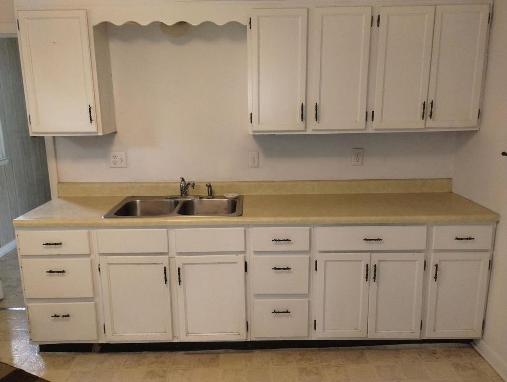 Image 5 of property listing at 207 N 8th Street, Mt Vernon, IL 62864