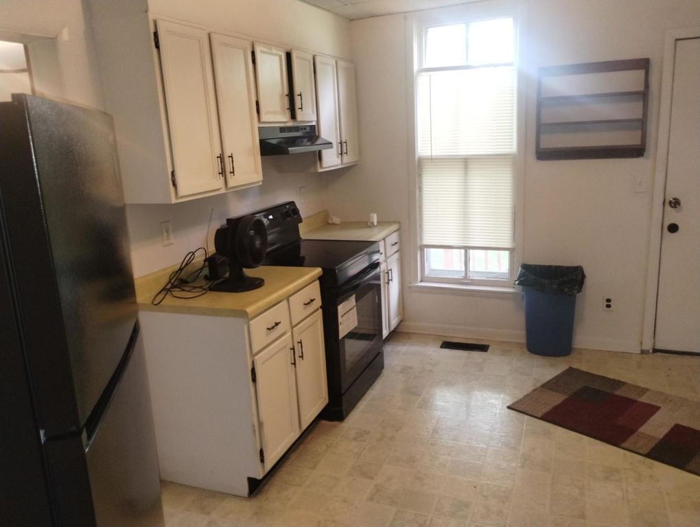 Image 6 of property listing at 207 N 8th Street, Mt Vernon, IL 62864