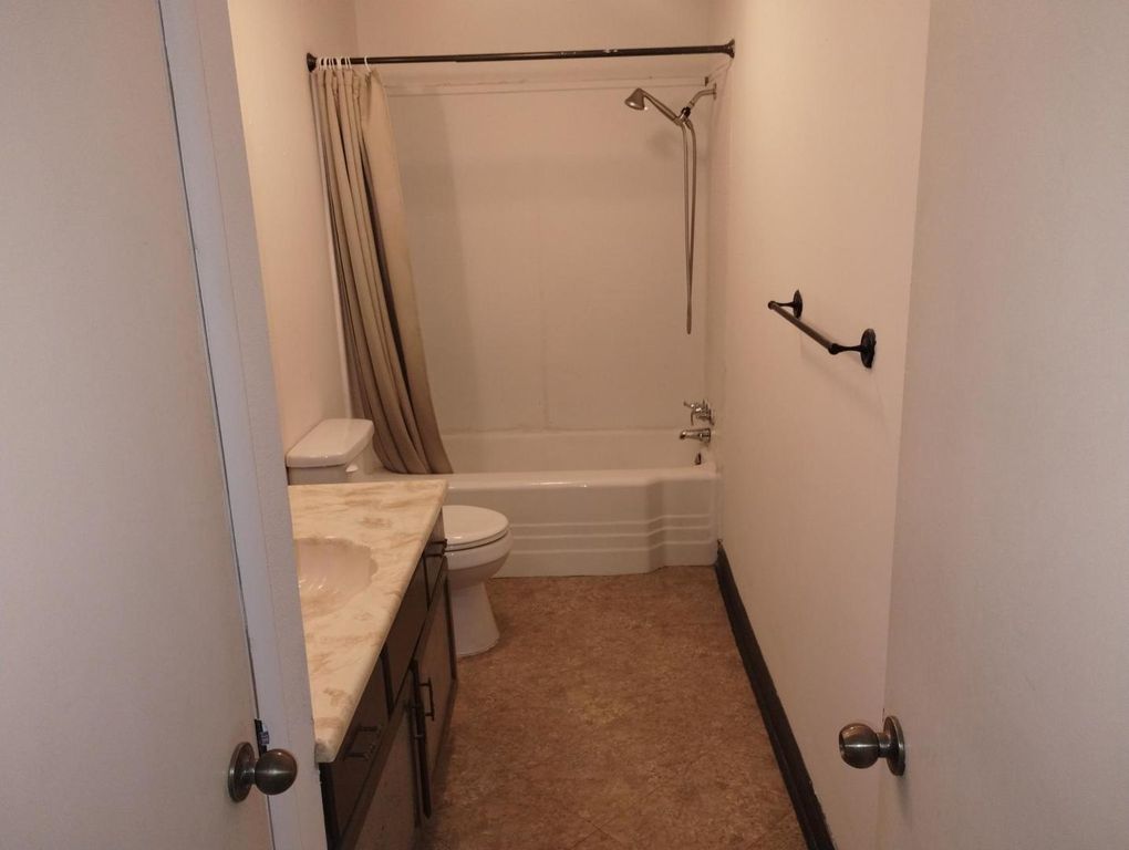 Image 10 of property listing at 207 N 8th Street, Mt Vernon, IL 62864