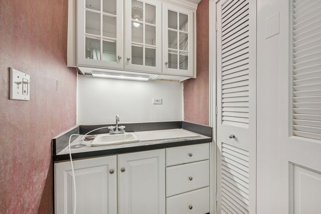 5555 N Sheridan Road 602, Chicago, IL 60640