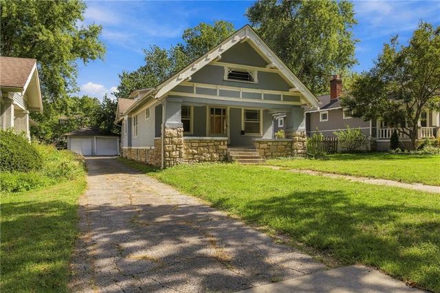 5817 Oak Street, Kansas City, MO 64113
