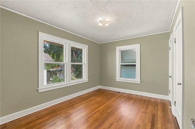 5817 Oak Street, Kansas City, MO 64113